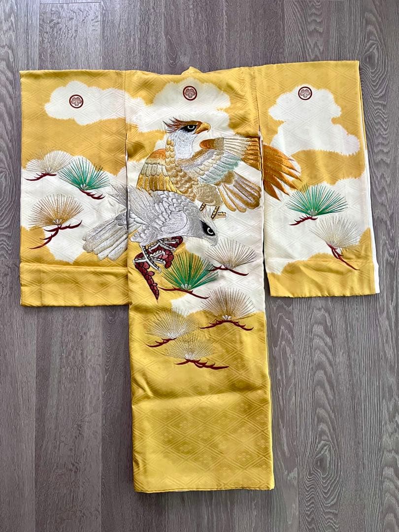 黄色の鷹と松刺繍着物 初宮参り 高品質 あつらえ品(オーダーメイド)