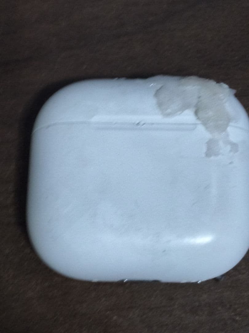 AirPods4（ANC）本体、イヤホン付 外装に汚れあり