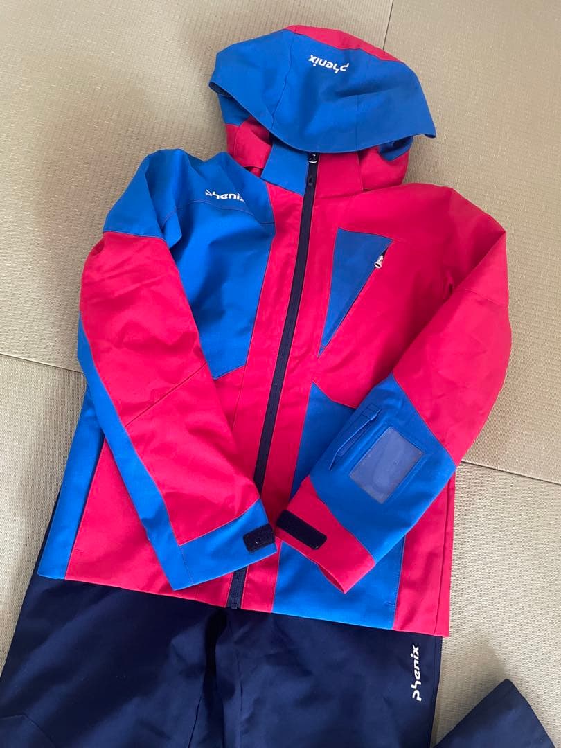 phenix(フェニックス)スキーウェア 子ども用 上着は赤青、パンツは紺色