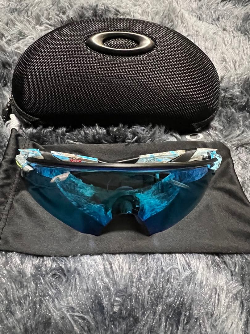 Oakley サングラス 青色レンズ ケース付き