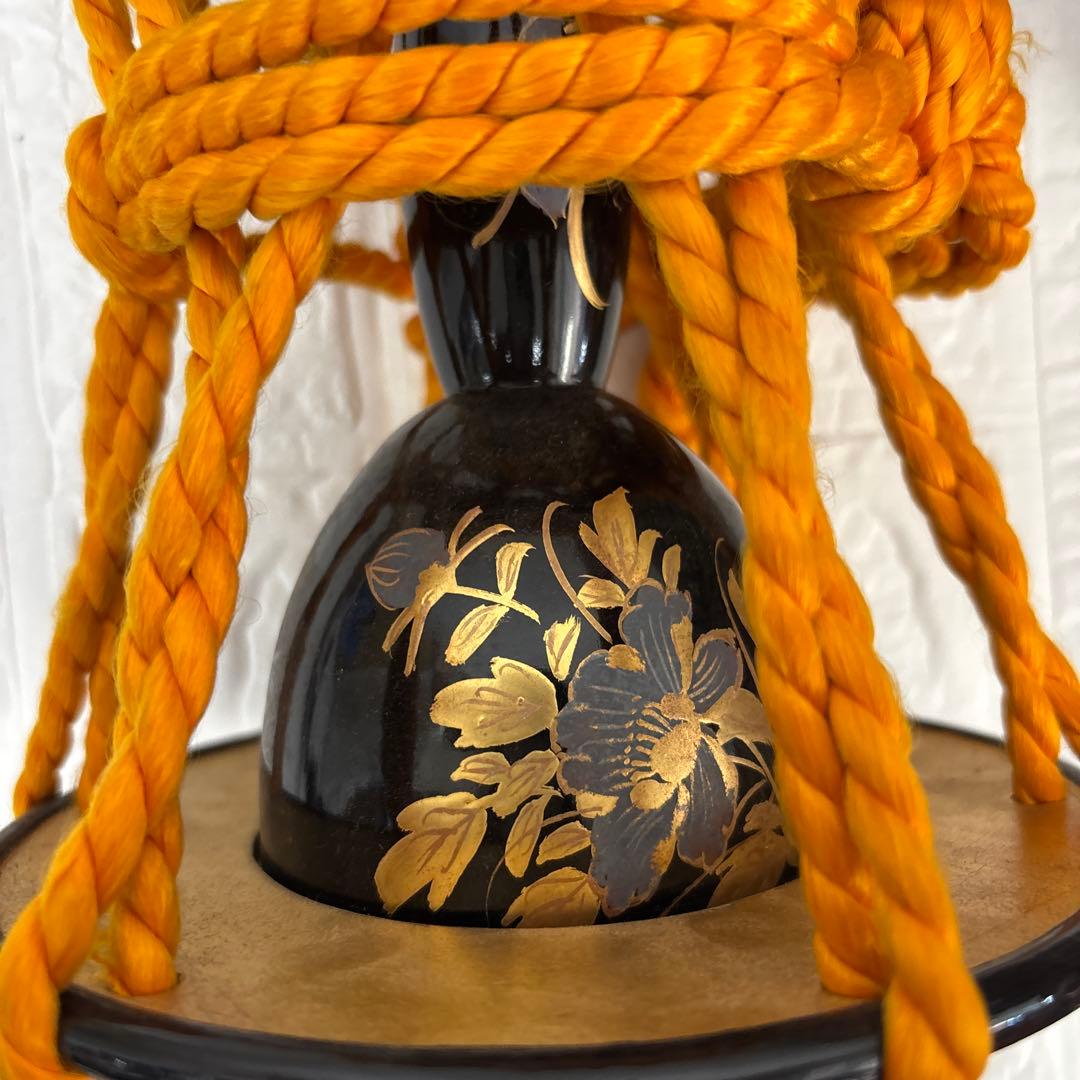 鼓　伝統的な和楽器 鼓 黒と金の装飾