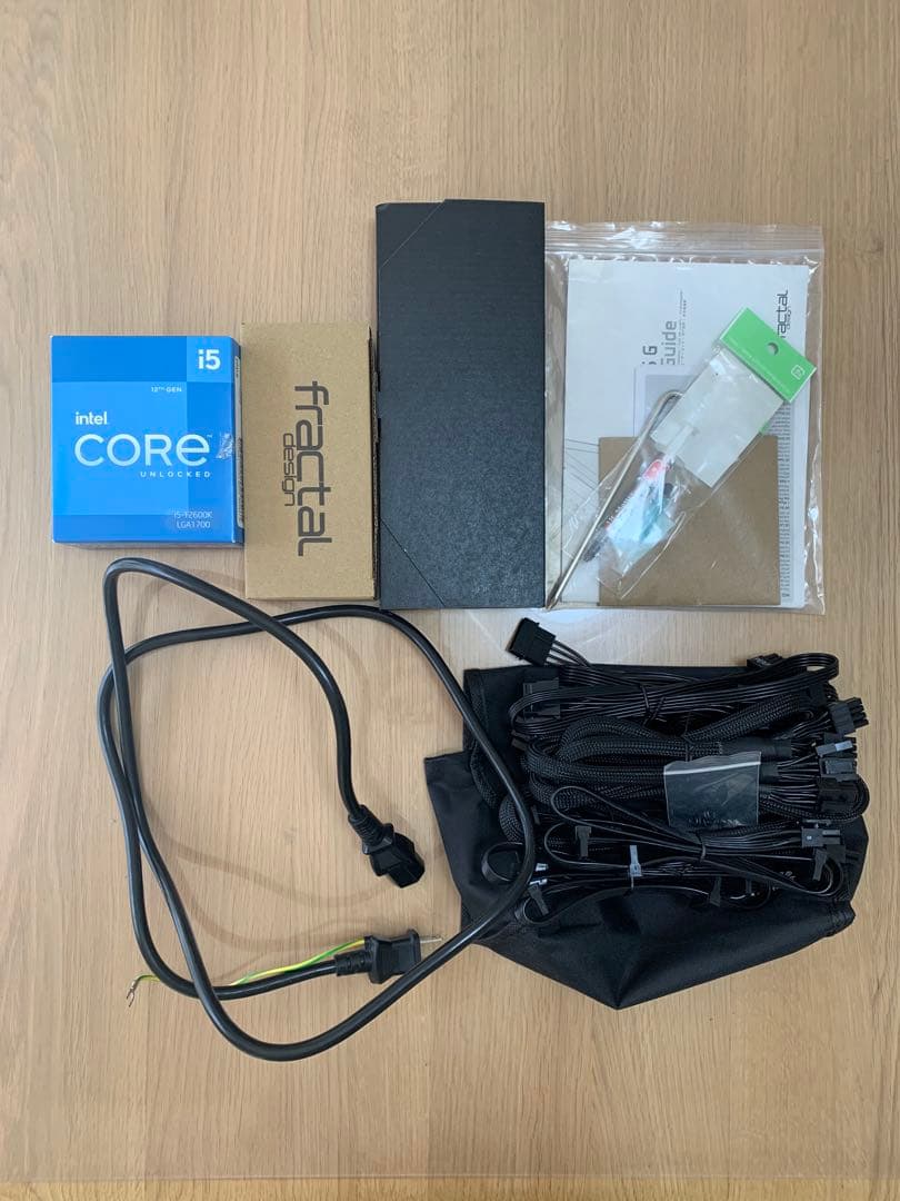 インテル　Core i5 12600K搭載自作PC ホワイト