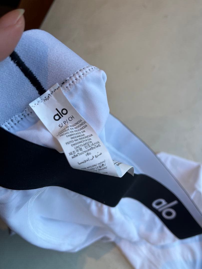 【新品未使用】alo Yoga パンツ　ブラックとホワイト　2点セット