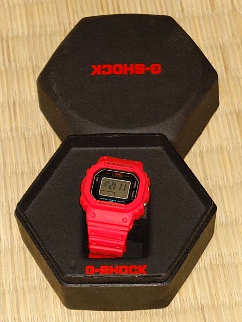 CASIO G-SHOCK nano DWN-5600-4JR レッド