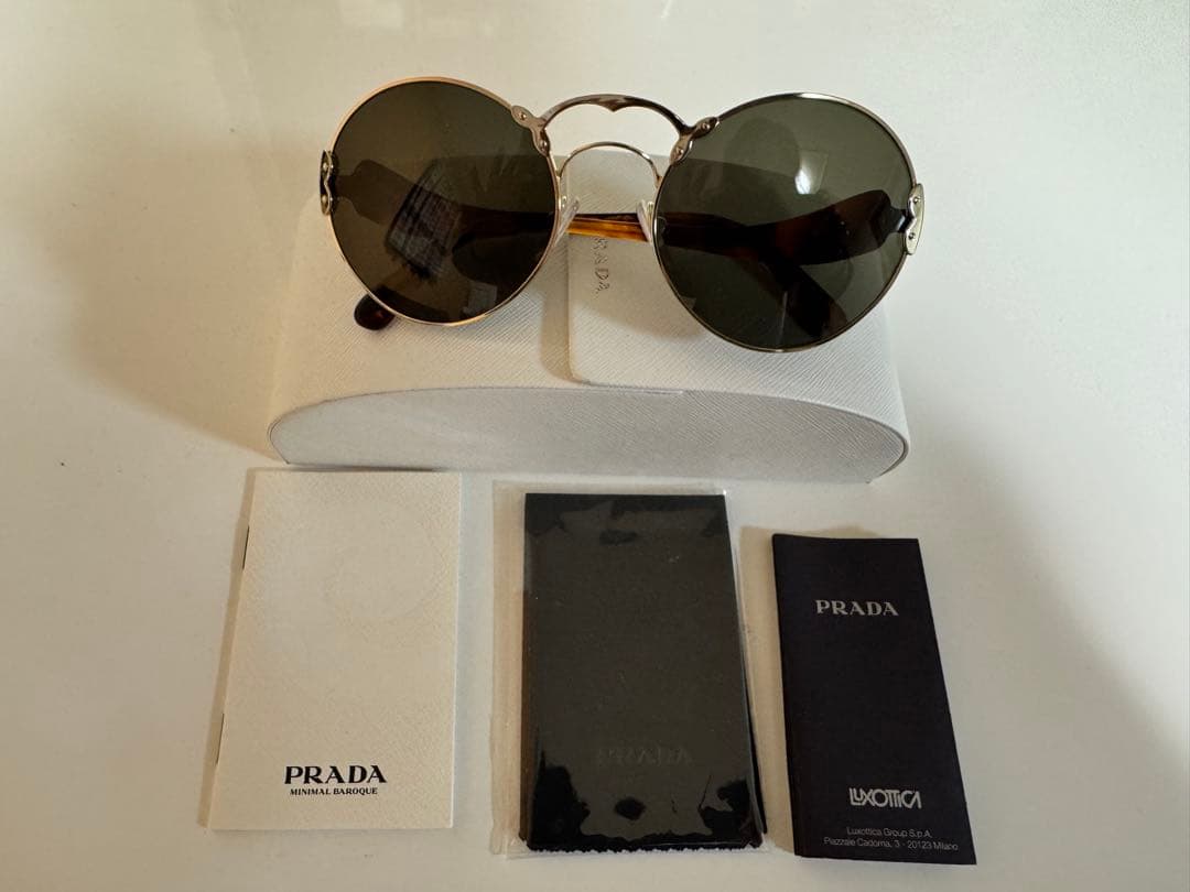 【フリマshop】 HYDE 着用 プラダ サングラス SPR55T