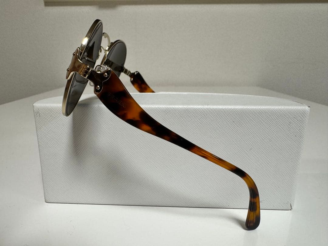 【フリマshop】 HYDE 着用 プラダ サングラス SPR55T