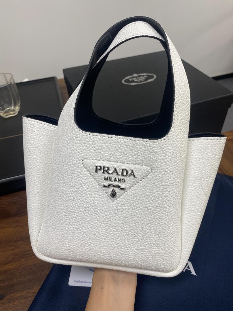 早い者勝ち！ホワイト 白い革 ハンドバッグ