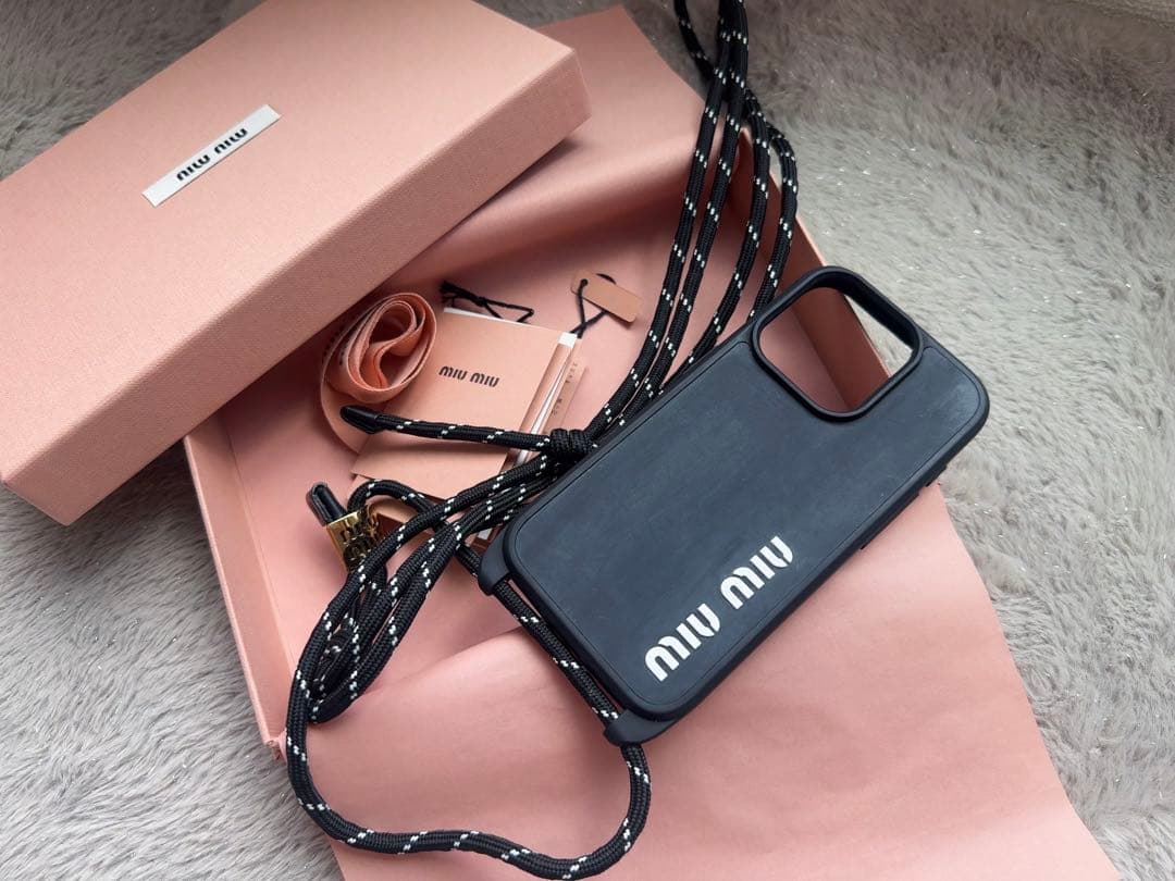 ミュウミュウ　iPhone 15 Pro ケース　iPhoneケース　ブラック