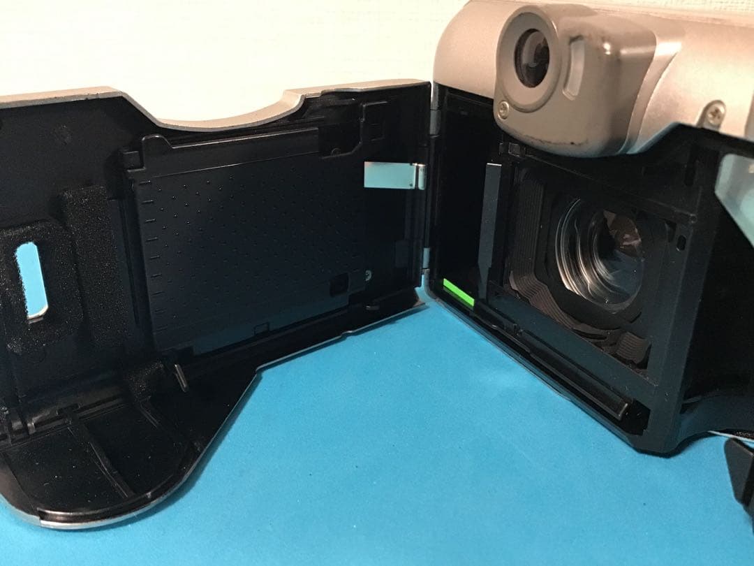 フィルムカメラ　フジ　ズームデート　１２０V 伸縮式レンズ