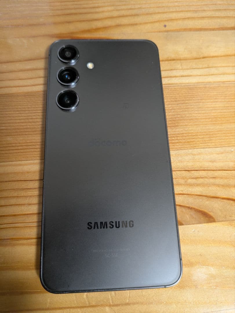 Samsung スマートフォン docomo 3カメラ