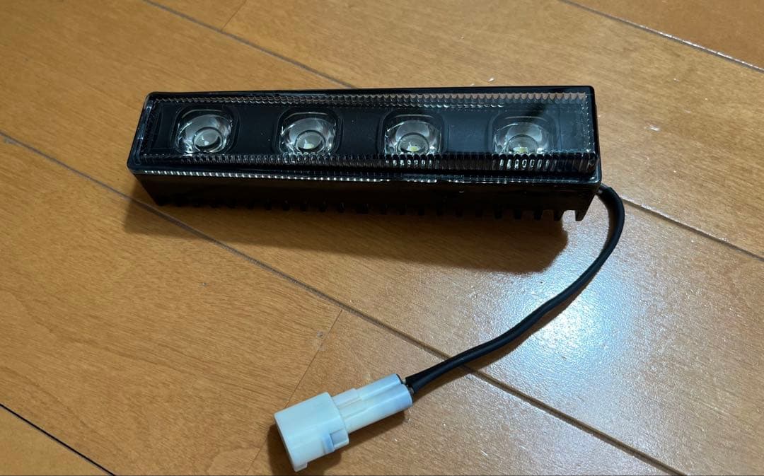 30プリウスモデリスタフロントスポイラーのLEDライト