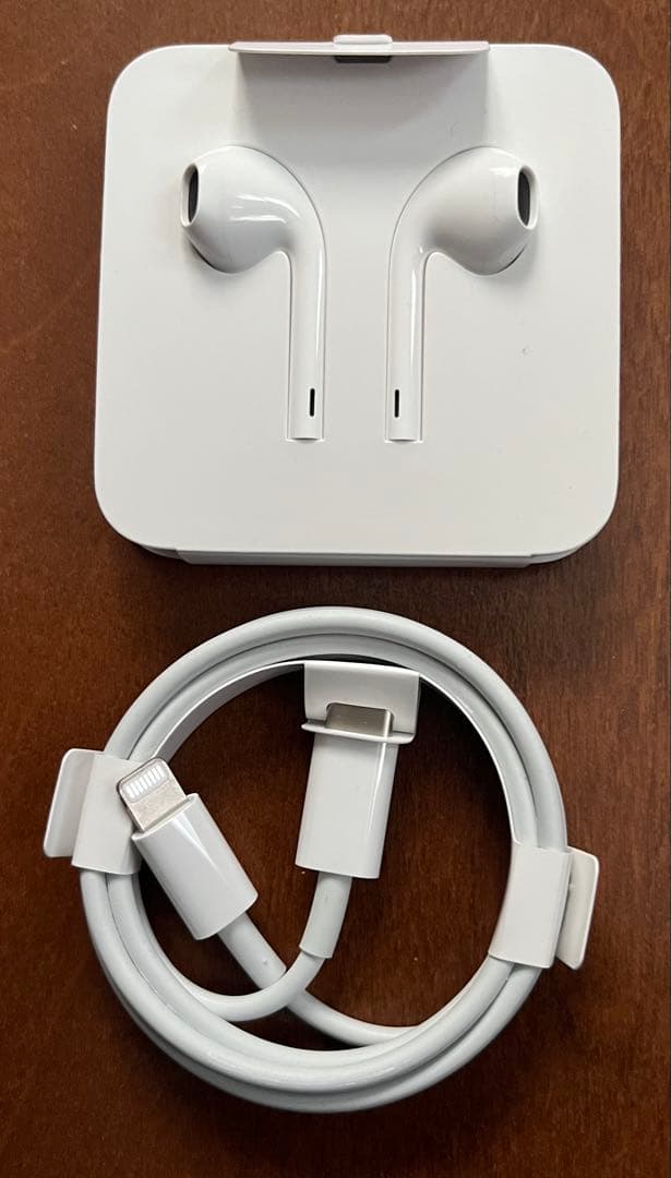 iPhone 11 Pro 64GB シルバー 付属品完備 純正ケース付