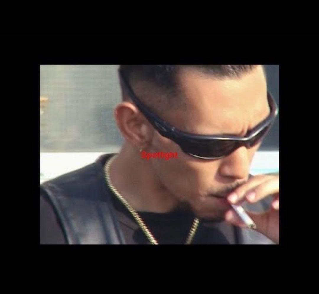 io着用　oakley straight jacket