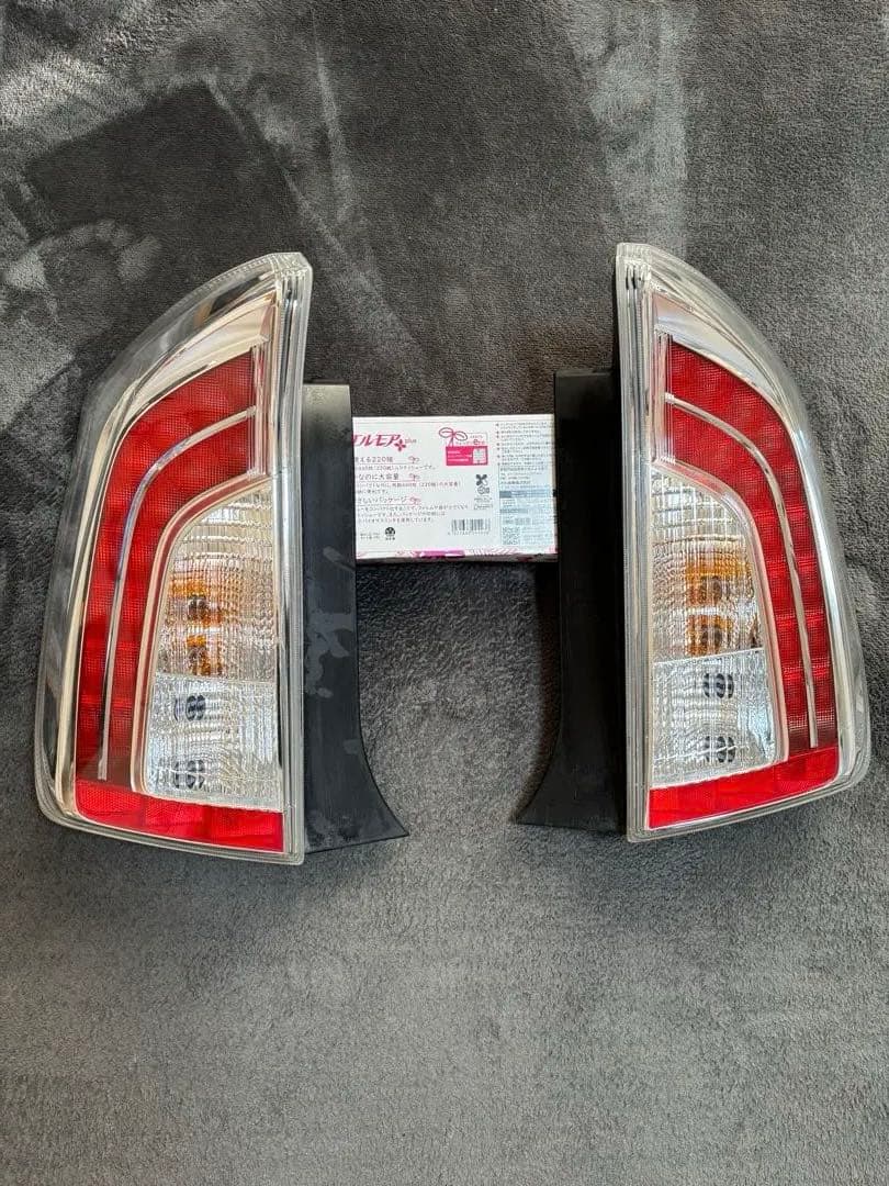 プリウス30後期トヨタ純正テールライト 左右セット 美品