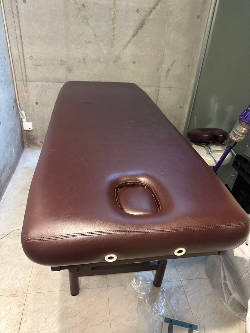 電動　エステベッド　マッサージテーブル ブラウン U字型ヘッドレスト付き