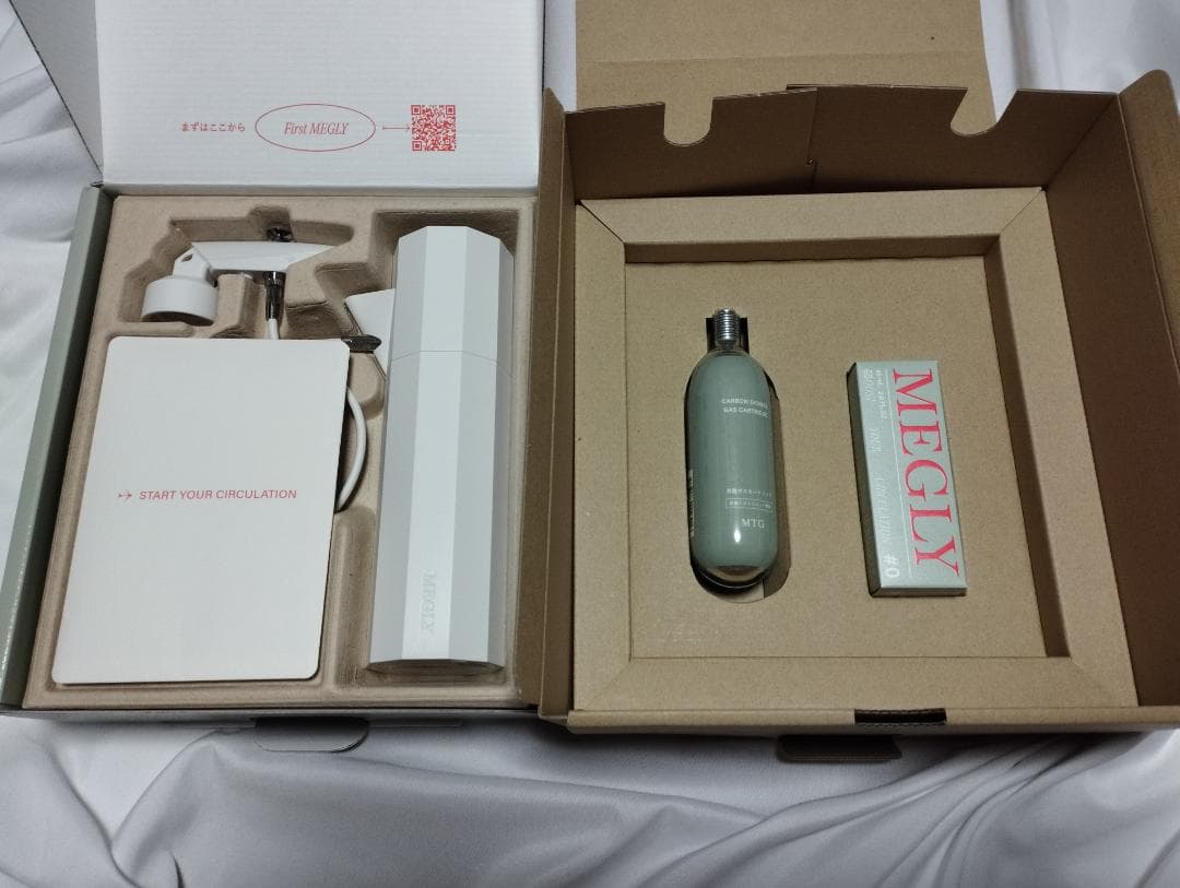 MEGLY　スターターキット 　本体＋専用化粧水＋炭酸ガスカートリッジ