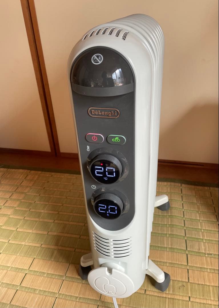 DeLonghi デロンギ　オイルヒーターRHJ45M0807トップハンガー付き