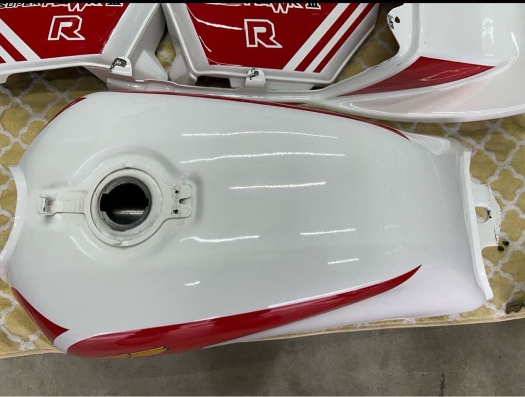 cb250n タンクとサイドカウルセット