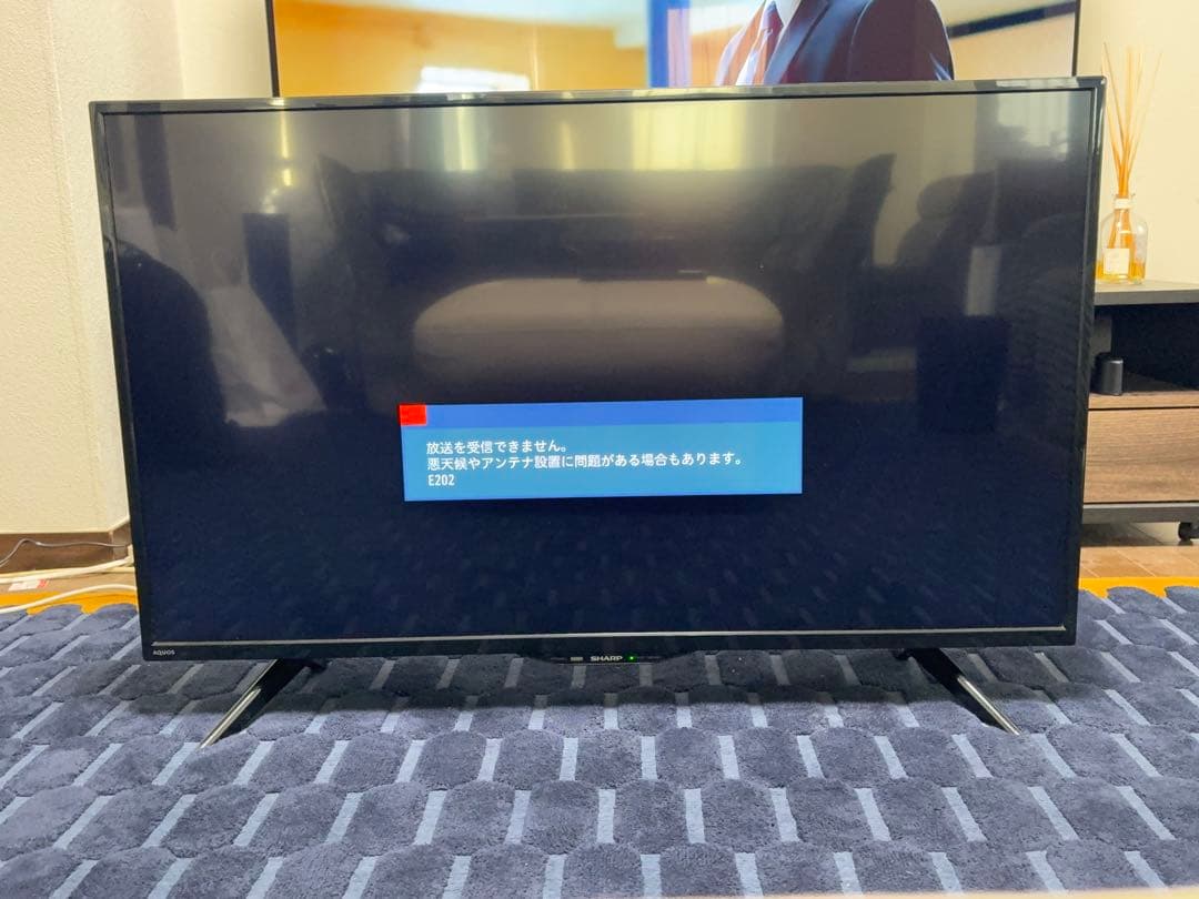 シャープ　液晶テレビ　40インチ　4T-C40 BH1