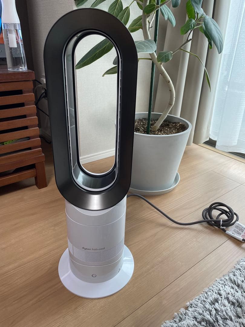 2022年製ダイソン　Hot＋Cool　AM09　N　ファンヒーター　ホワイト