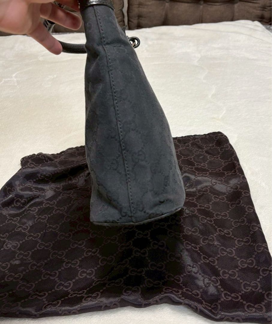 GUCCI グッチ　 ワンショルダーバッグ　バック　gg柄　ブラック　極美品