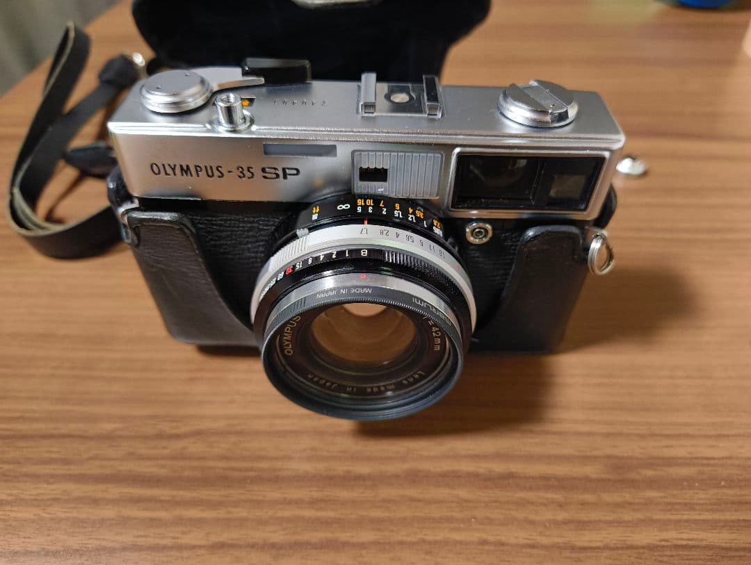 Olympus 35 SP 専用ケース、市販ストラップ、電池スペーサー付き