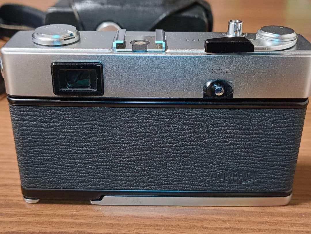 Olympus 35 SP 専用ケース、市販ストラップ、電池スペーサー付き