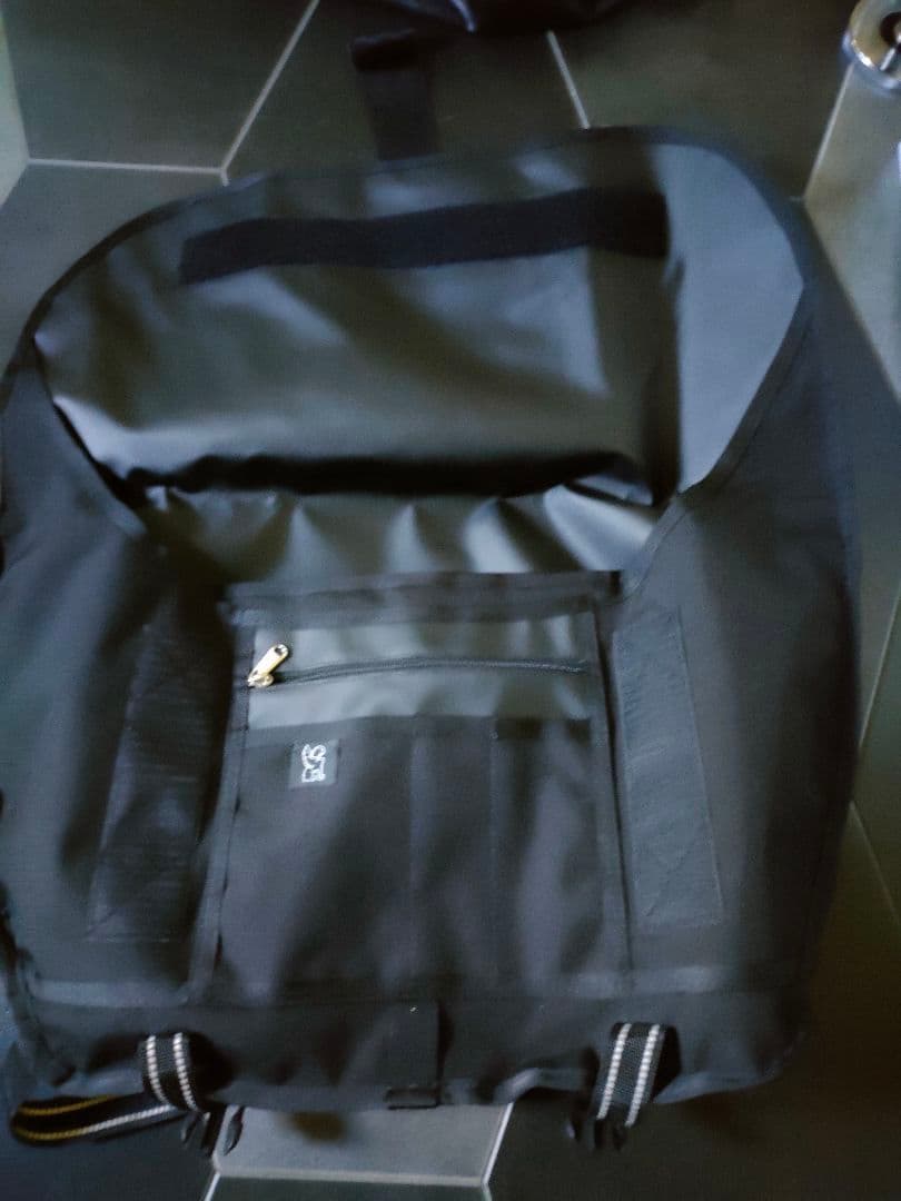 Chrome ブラック メッセンジャーバッグ　ショルダーバック　美品 26L