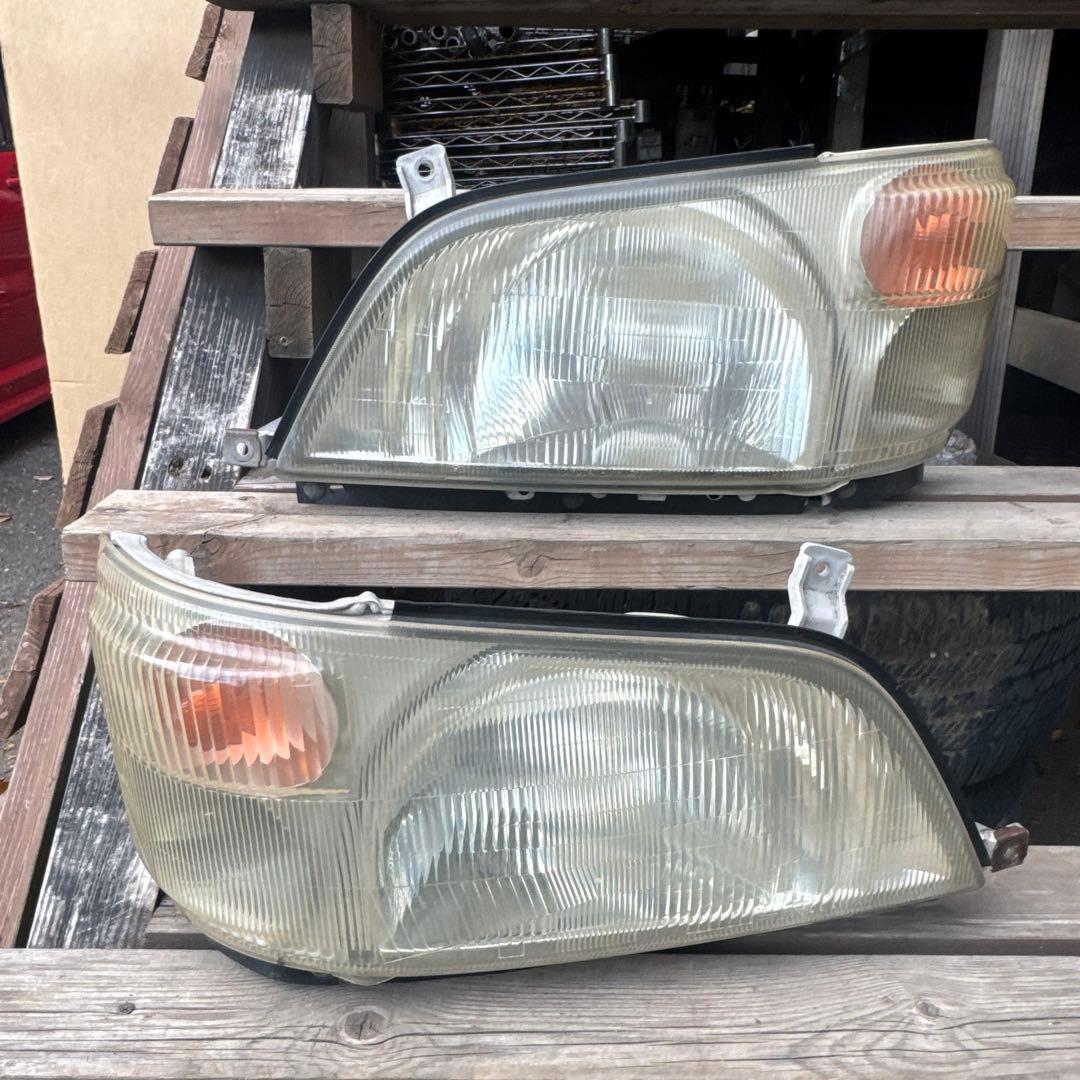 s*r様 トヨタダイナ、トヨエース、カムロード純正 ヘッドライト
