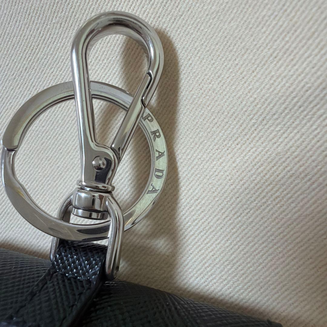 PRADA ブラックレザー キーホルダー付きケース