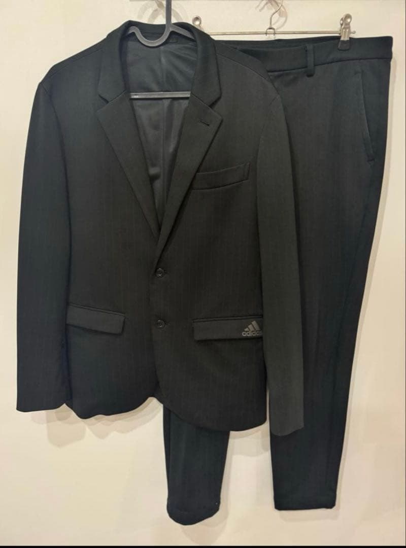 adidas ブラック ストライプ ビジネススーツ