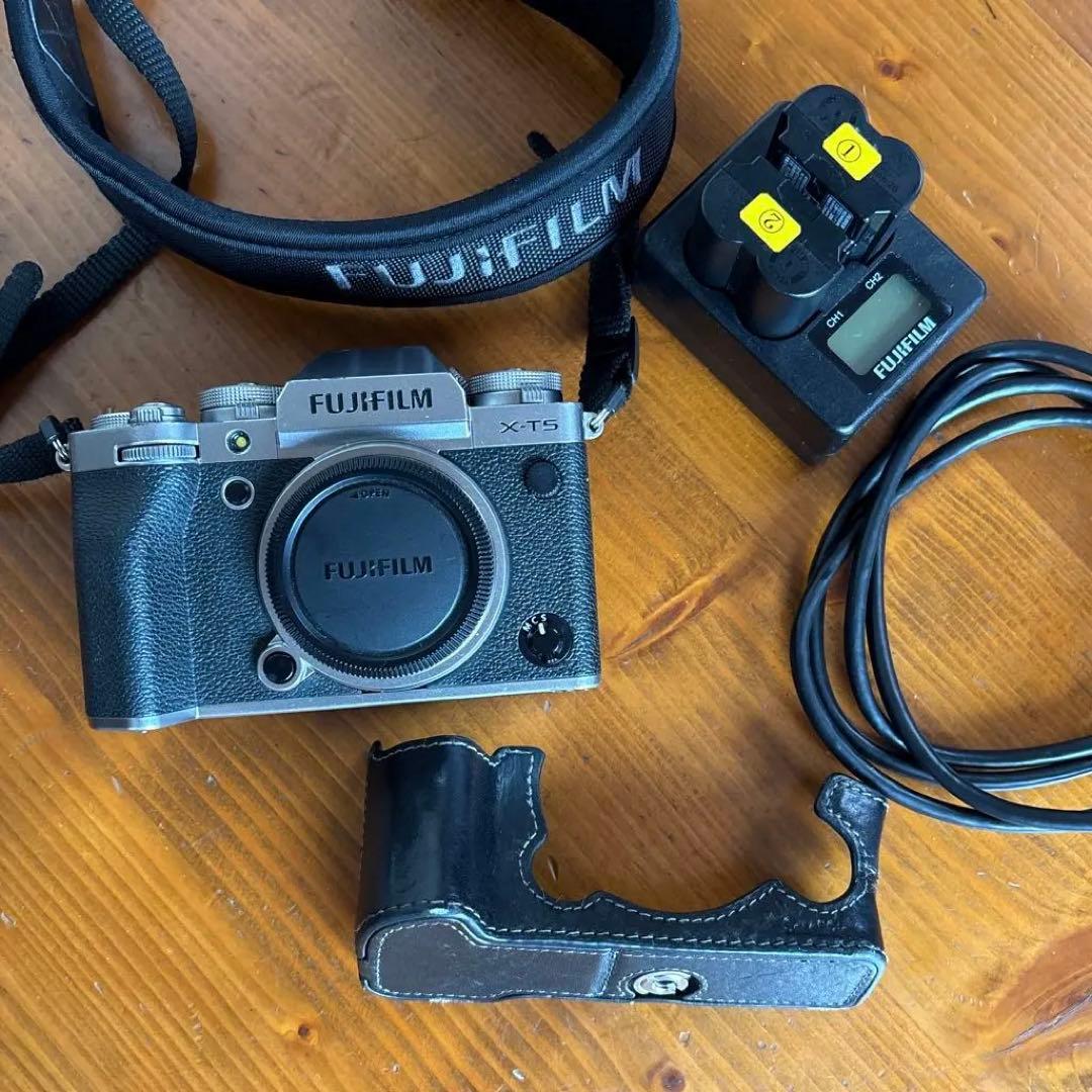 Fujifilm X-T5 充電アダプター付