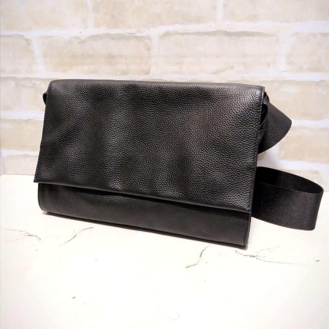 ★【イア パピヨネ】ワイドテープ ダルメシアン柄 ボディバッグ ブラック 美品