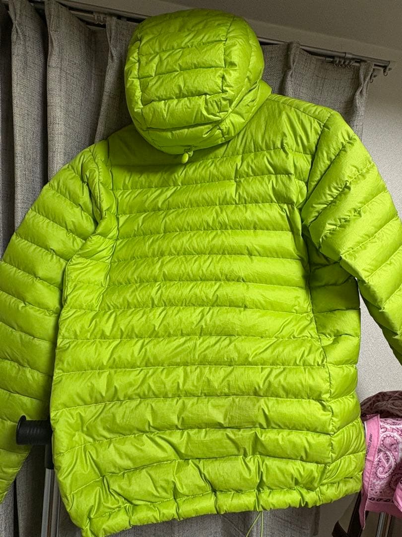 パタゴニア ダウンセーターフーディ ダウンジャケット　ライムグリー