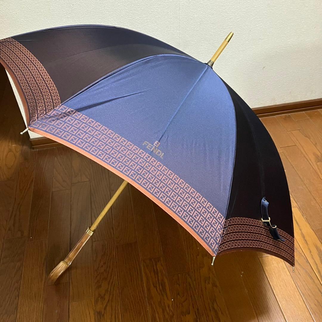 FENDI 長傘　ズッカ柄　ネイビー　ウッドハンドル　ムーンバット