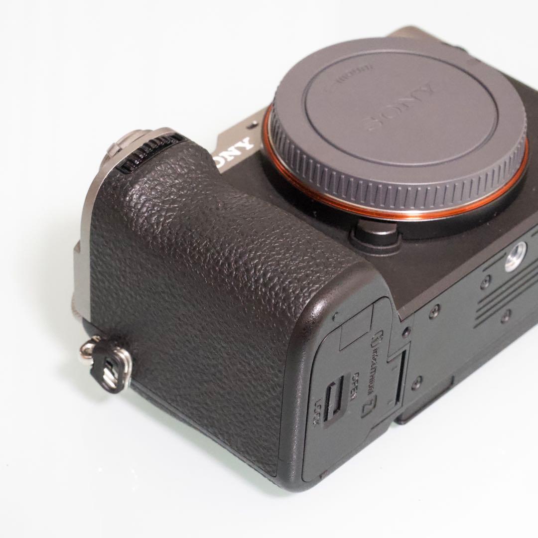 【週末限定セール】SONY α7CⅡミラーレスカメラ 本体 シルバー 保証あり