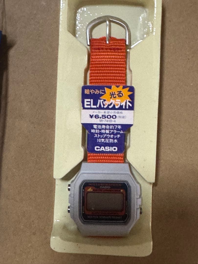 CASIO ILLUMINATOR 腕時計 オレンジバンド