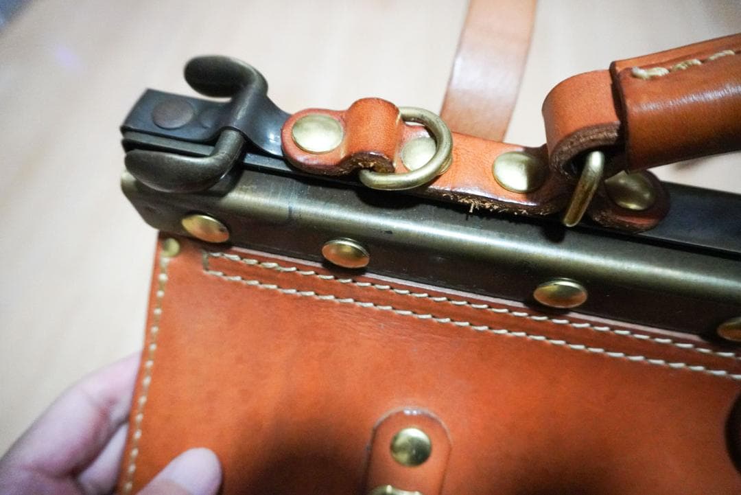 大人の魅力‼️HERZ限定モデル 「グラッドストン・バッグ」