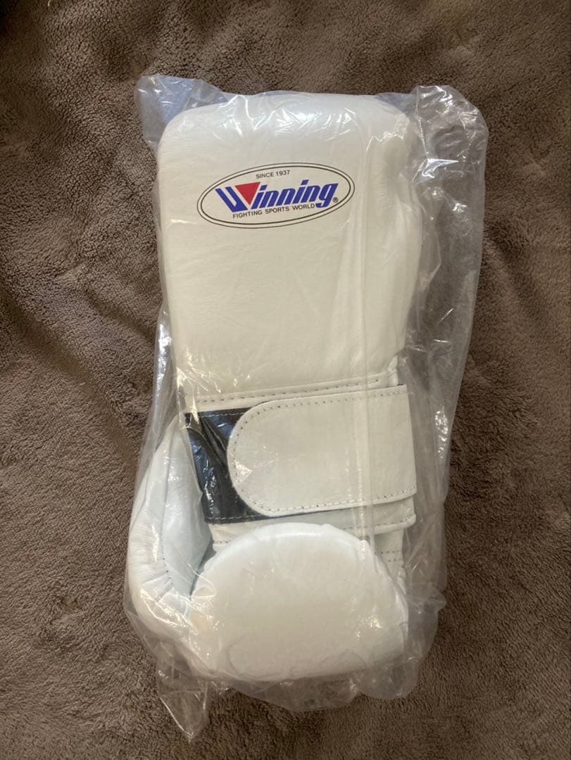 新品ウイニングボクシンググローブ　8オンス　白マジック