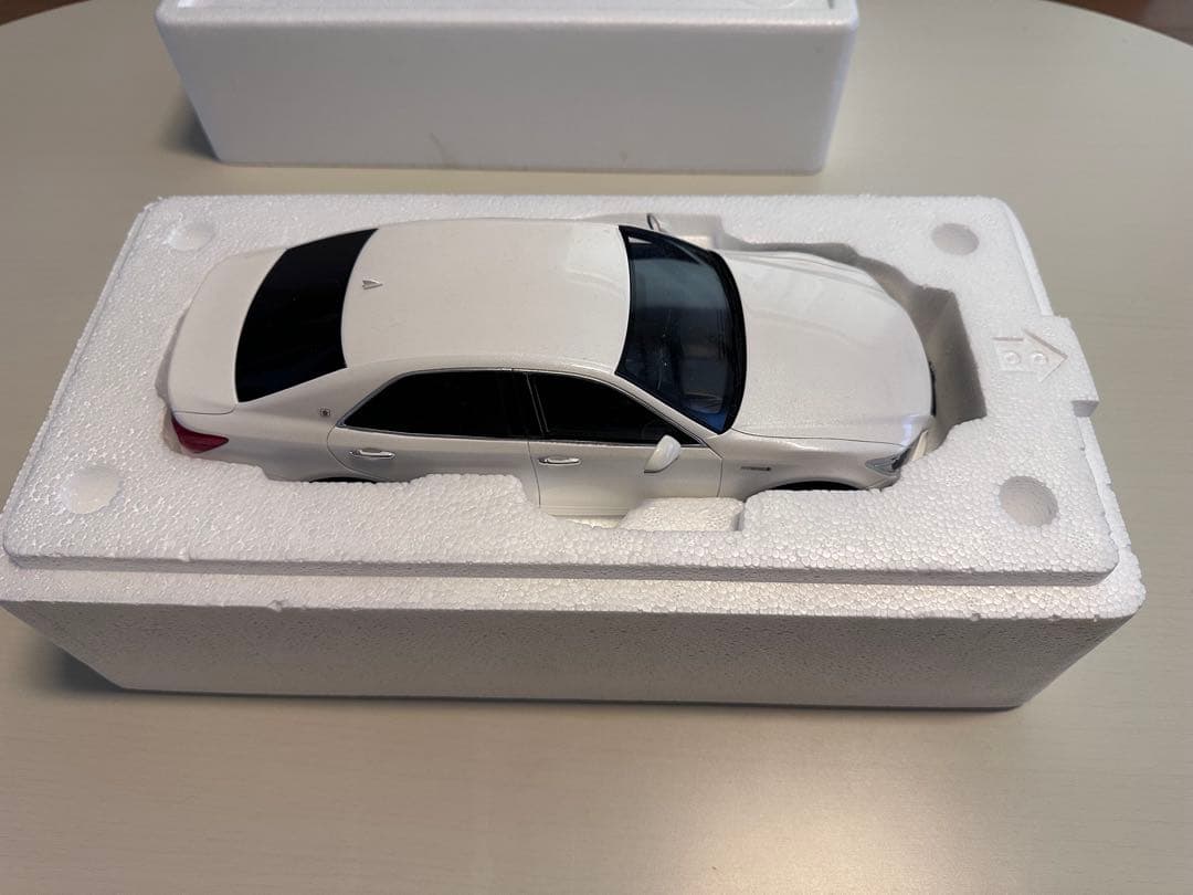 ク*ー様 1/18 京商 samurai トヨタ クラウン アスリートホワイト