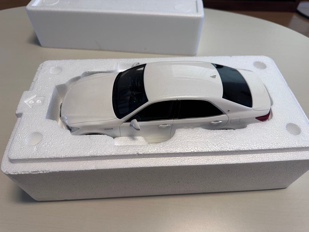 ク*ー様 1/18 京商 samurai トヨタ クラウン アスリートホワイト