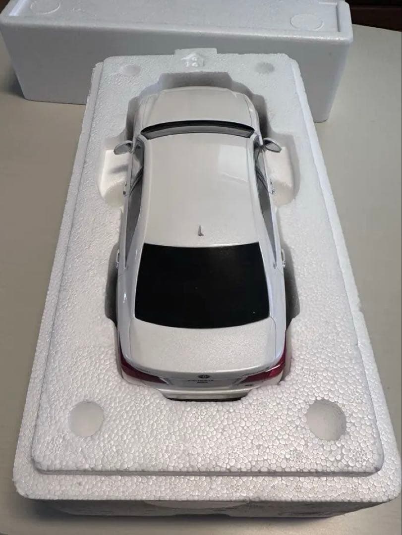 ク*ー様 1/18 京商 samurai トヨタ クラウン アスリートホワイト