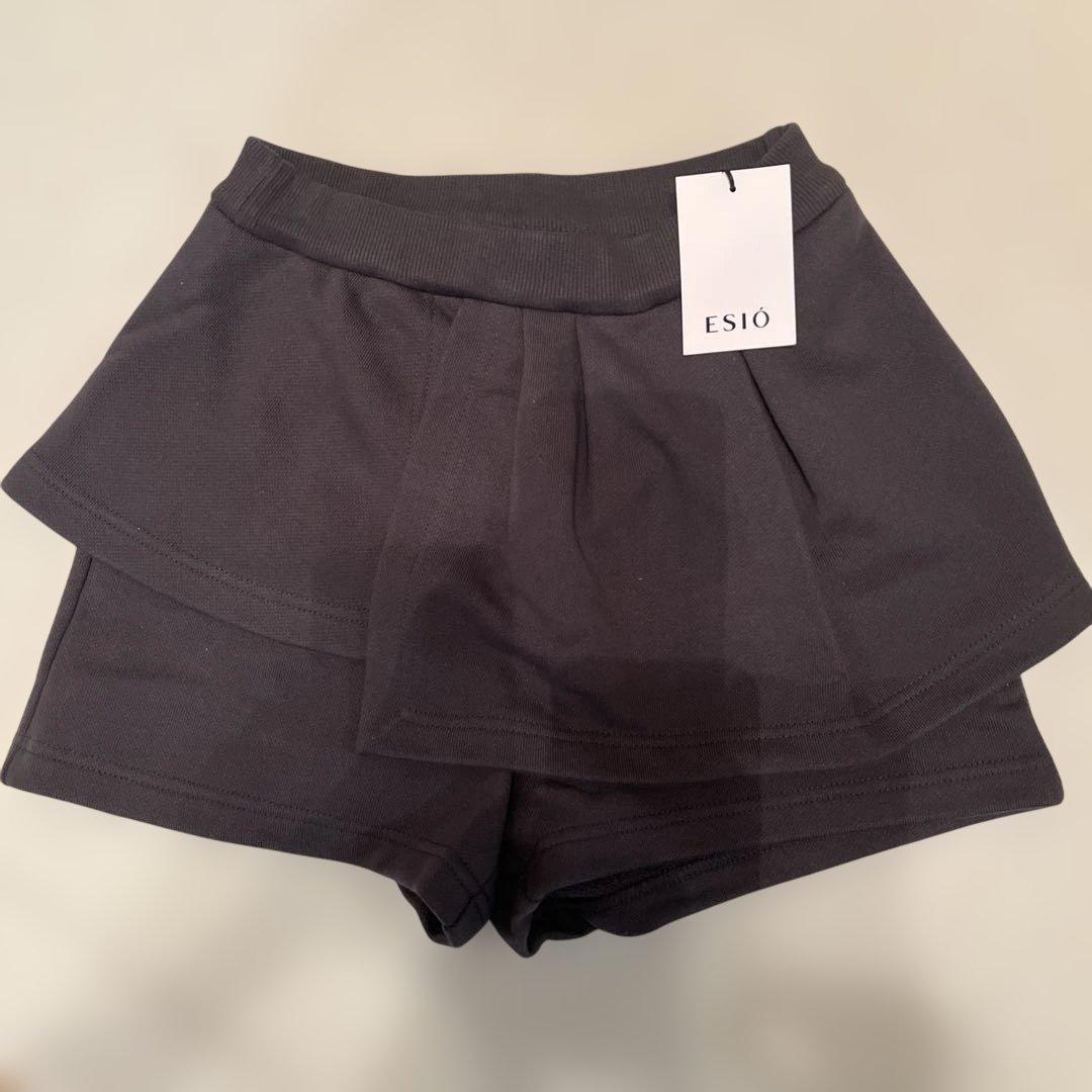 【新品・タグ付き】ESIO フリルショートパンツ チャコール　Sサイズ