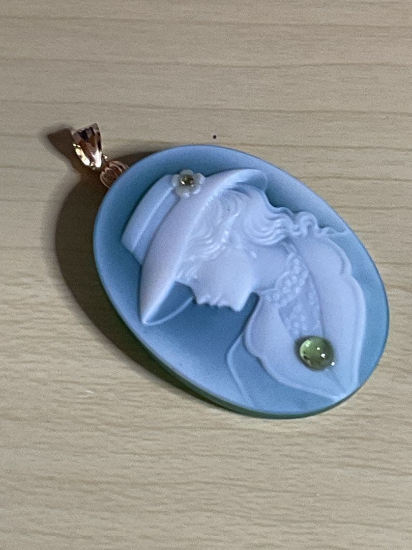 K18金天然石グリーン瑪瑙カメオペンダント　ペリドット付き