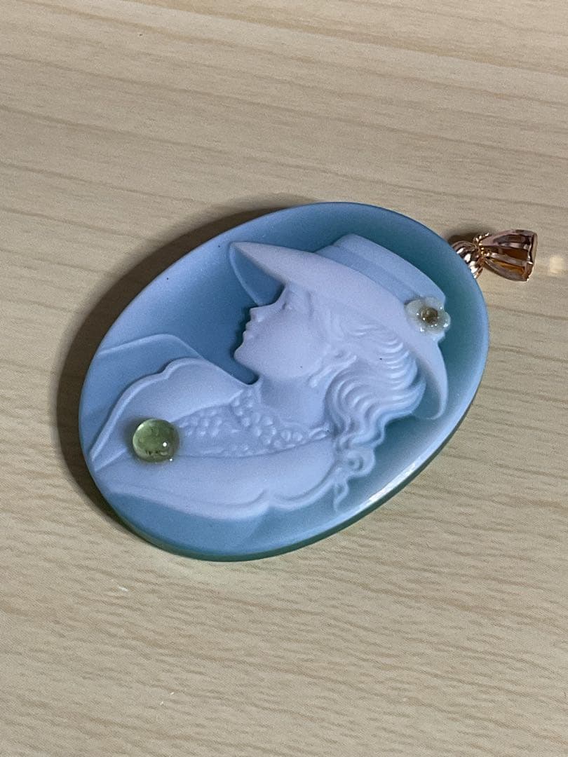 K18金天然石グリーン瑪瑙カメオペンダント　ペリドット付き