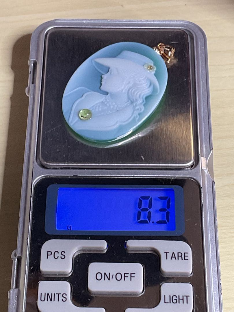 K18金天然石グリーン瑪瑙カメオペンダント　ペリドット付き