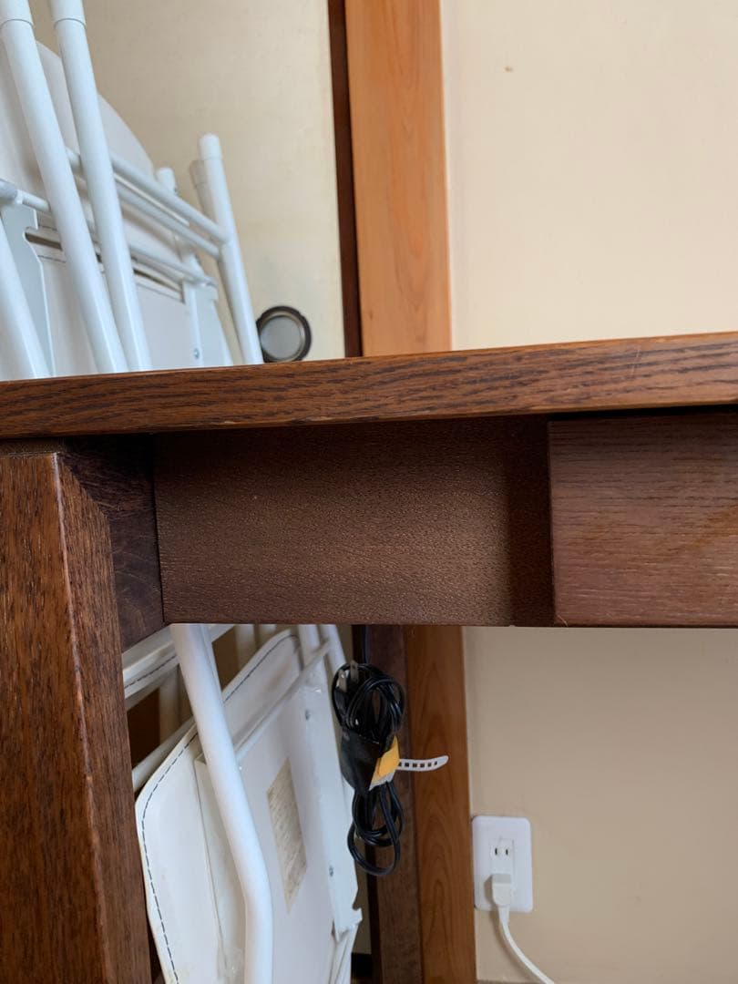 カリモクデスク　引き出し、コンセント付き