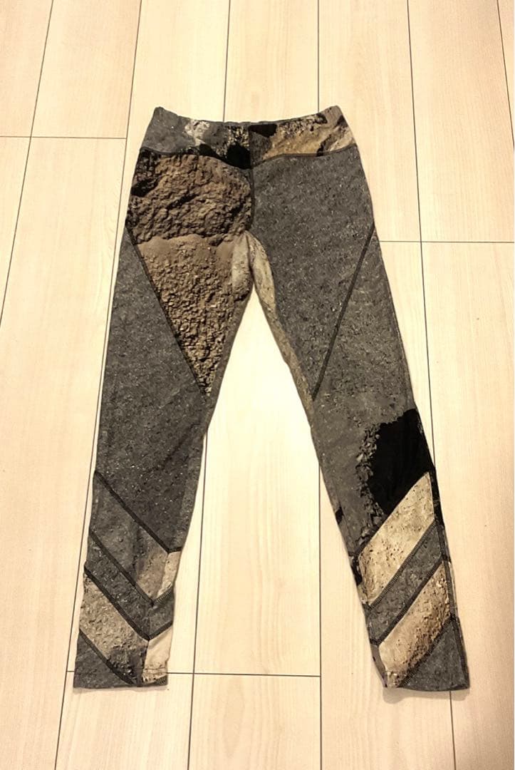 LOUIS VUITTON 幾何学模様レギンス グレー系