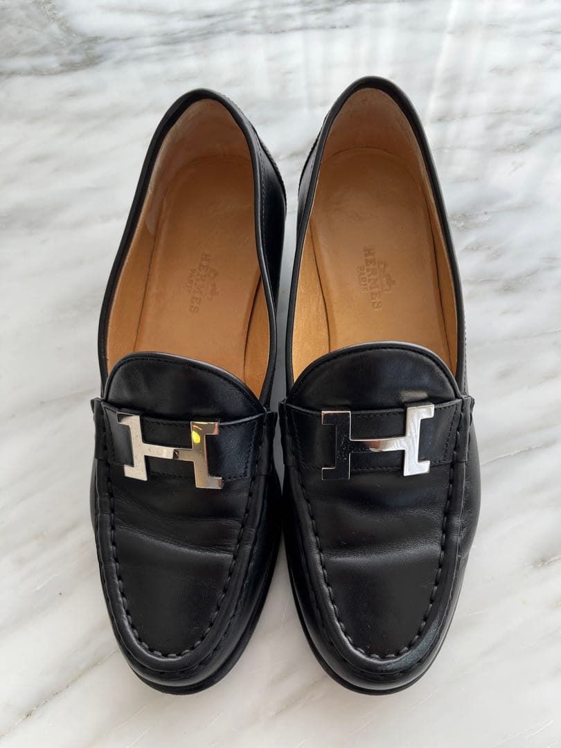 HERMES ブラックレザー ローファー