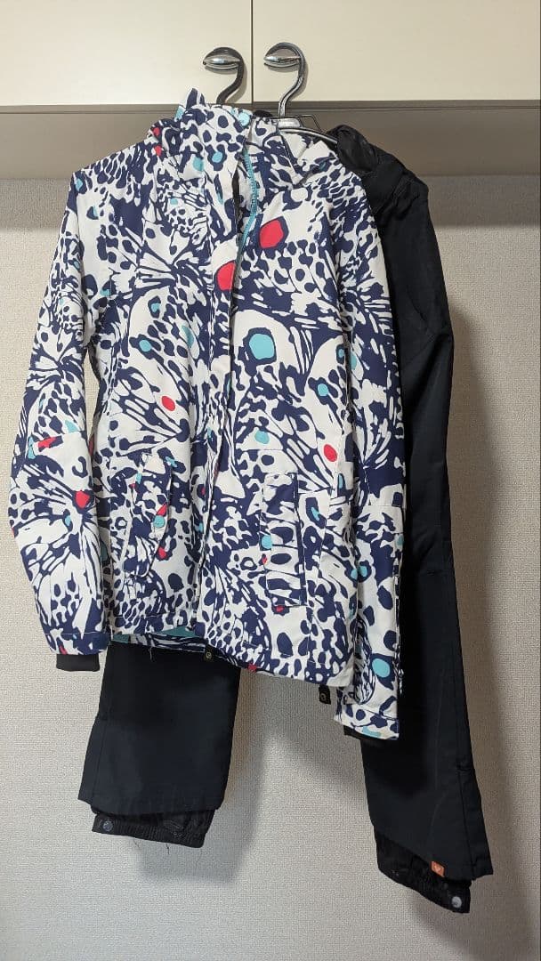 Roxyスノーボードウェアセット（ジャケット・パンツ）